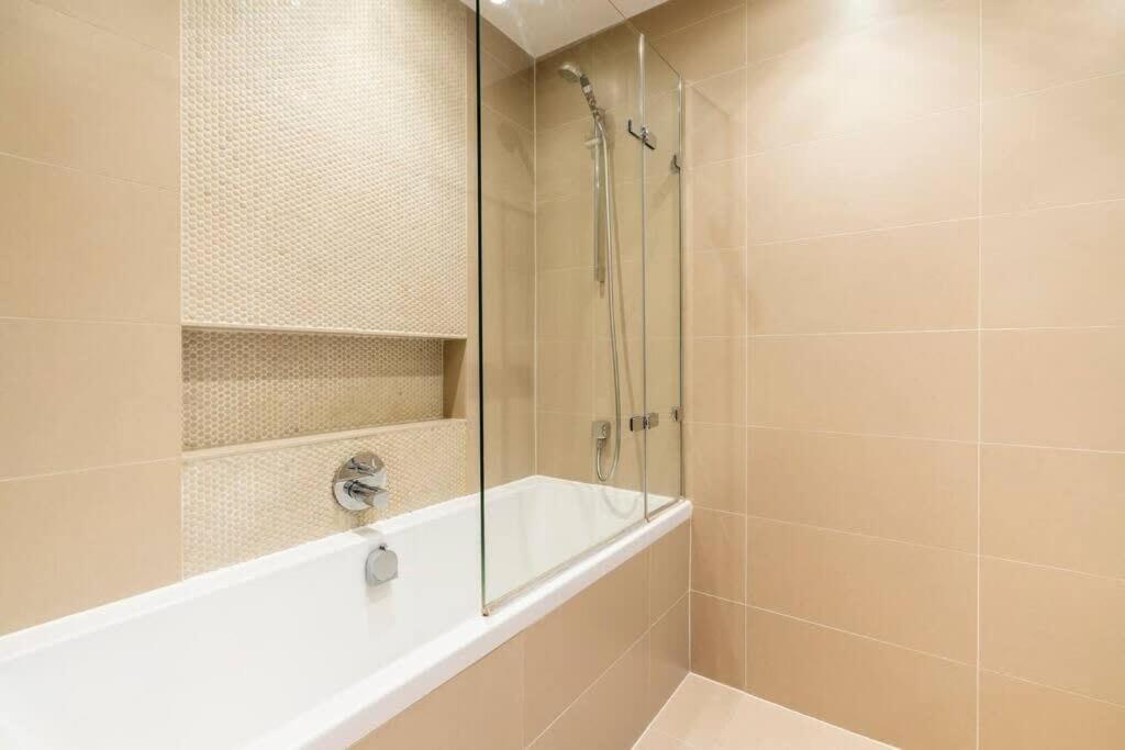 1 Bedroom Penthouse Flat In East London Eksteriør bilde