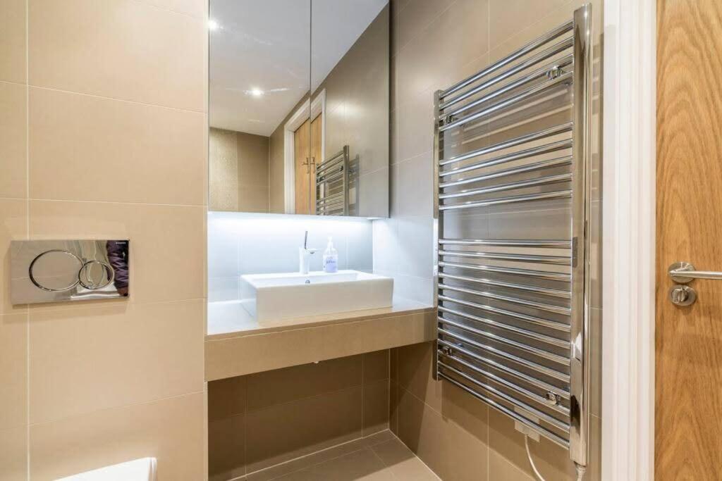 1 Bedroom Penthouse Flat In East London Eksteriør bilde